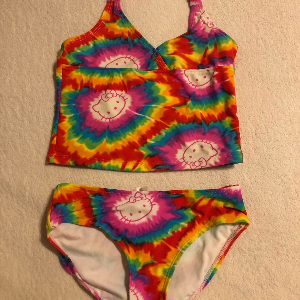 Hello kitty girl size 6x great condition 2 pieces